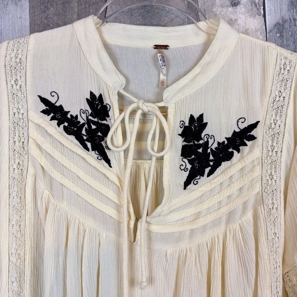 Free People Tusalossa Embroidered Top in Ivory Combo Size XS.